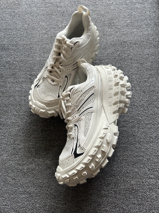 全新未使用 Balenciaga/巴黎世家 41码 男士做旧轮胎鞋 白黑配色