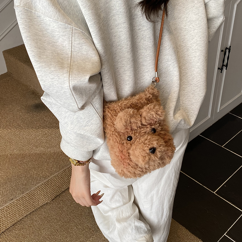 【成品】纯手工钩织毛绒绒小狗熊手机斜挎包可爱秋冬毛毛儿童小挎包