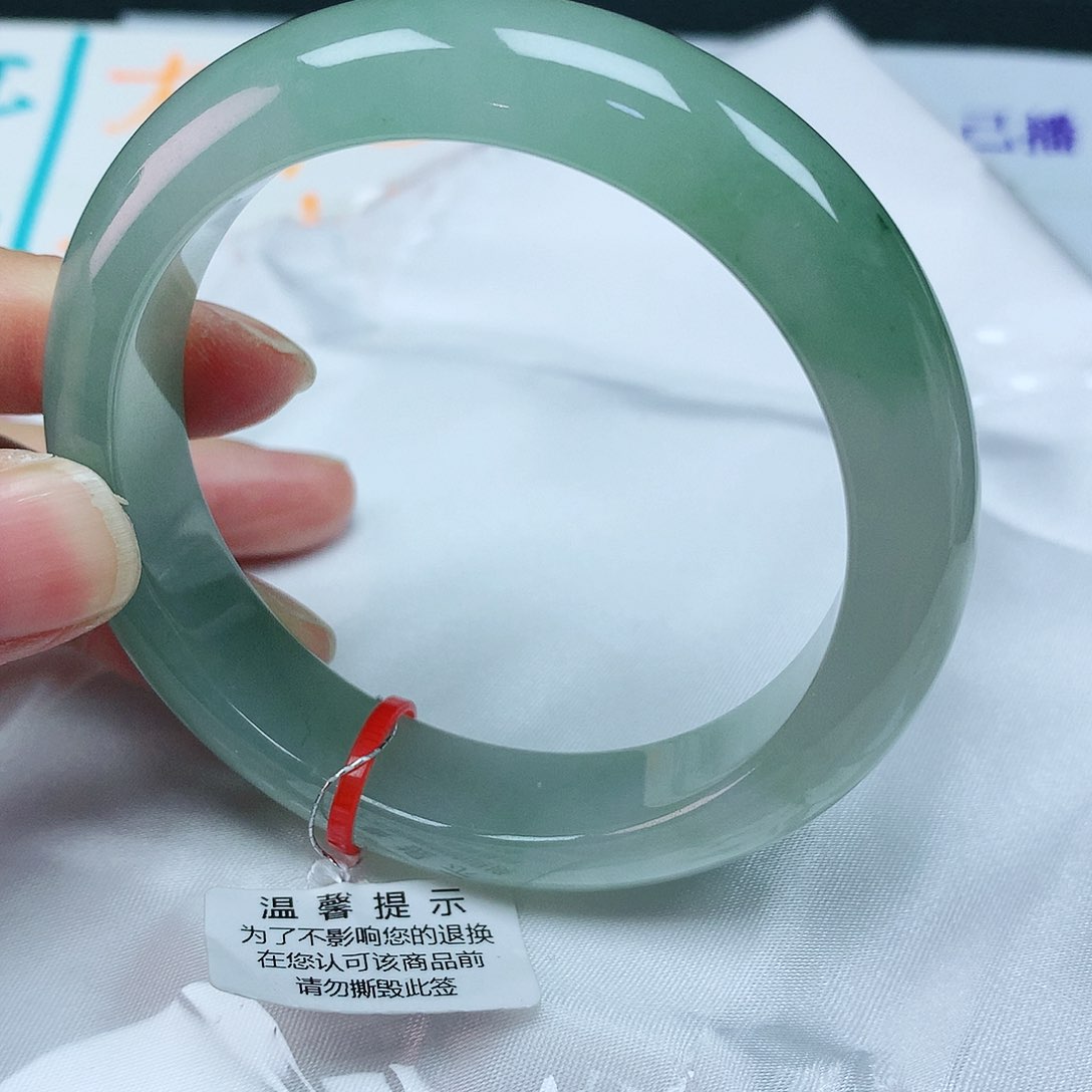 翡翠手镯未镶嵌55圈