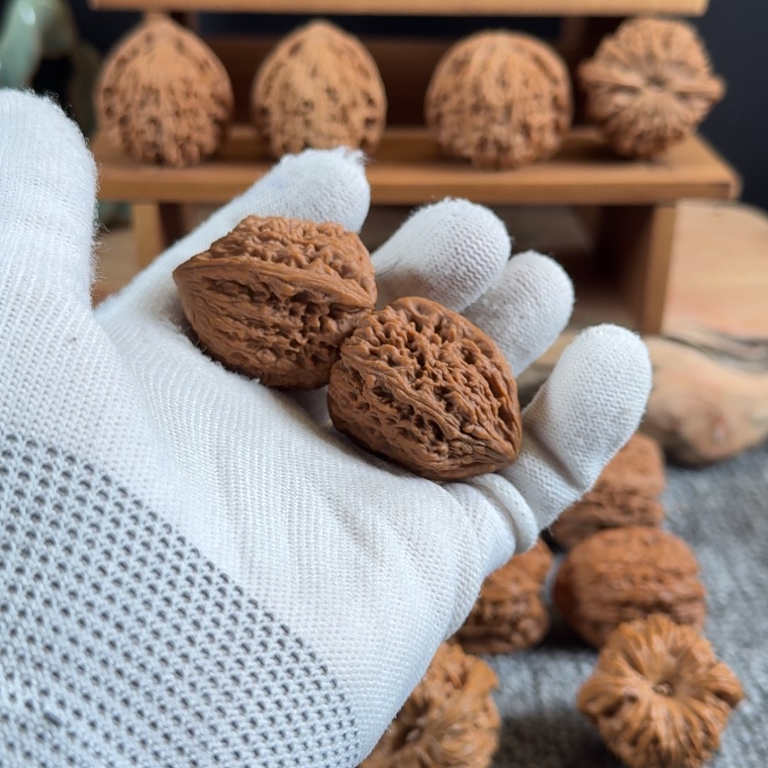 蘇****吊坠文玩核桃344号南疆小手捻有黄