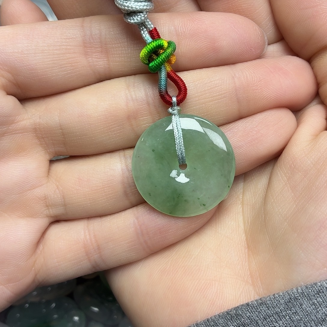 翡翠未镶嵌颈饰绿扣