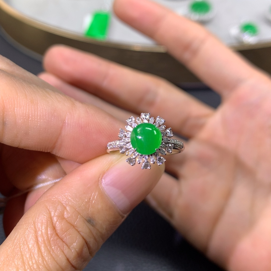 翡翠戒指18K金镶嵌翡翠