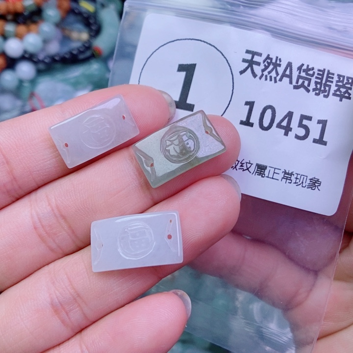 翡翠未镶嵌颈饰吊坠