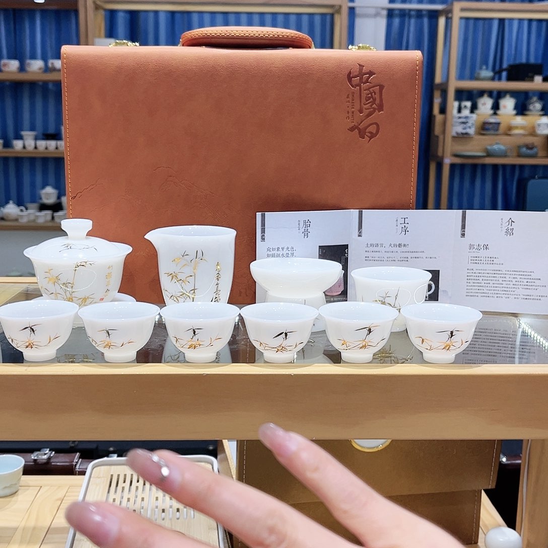 郭老师套装，带盒一套，底款，证书