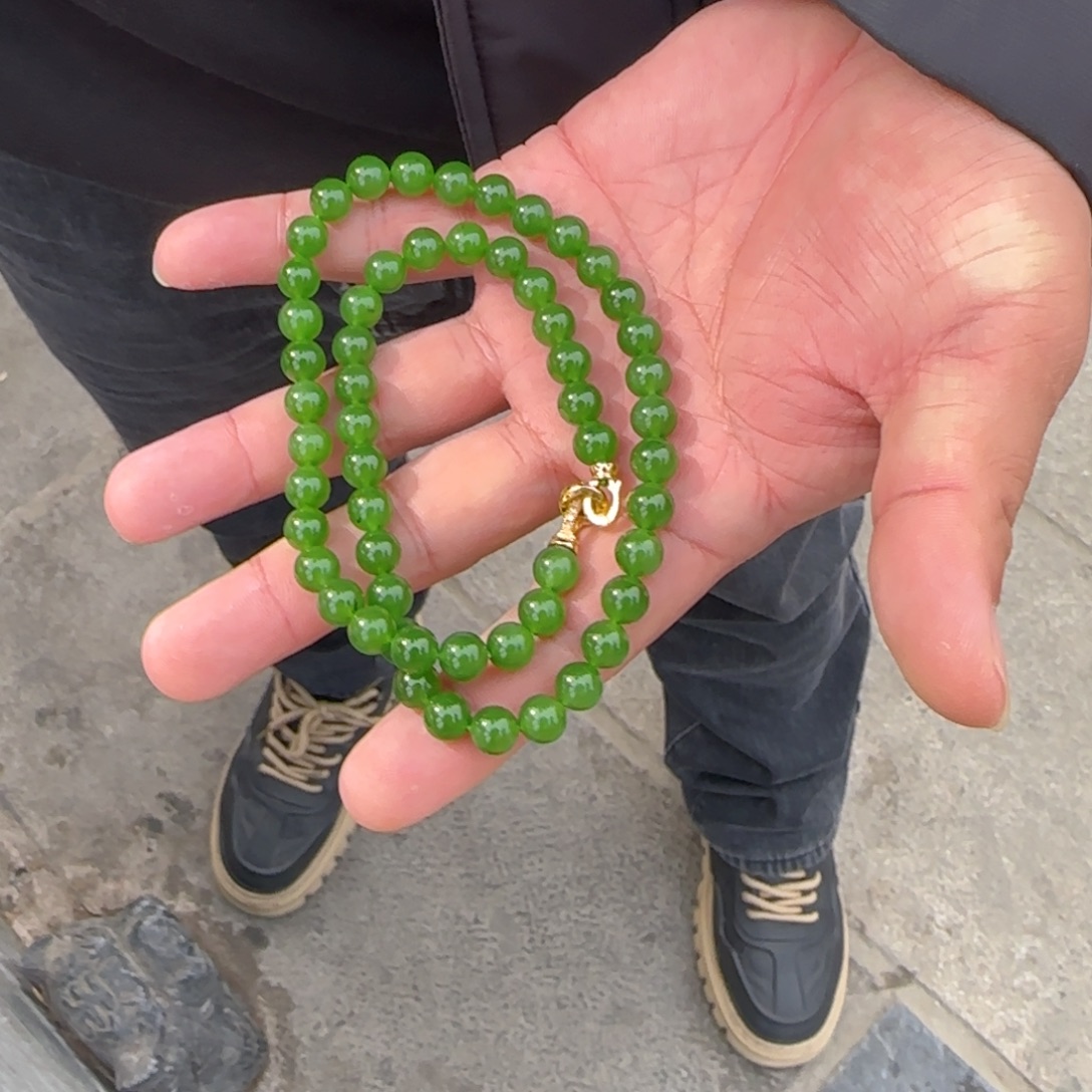 和田玉未镶嵌颈饰俄碧鲜阳绿卡8