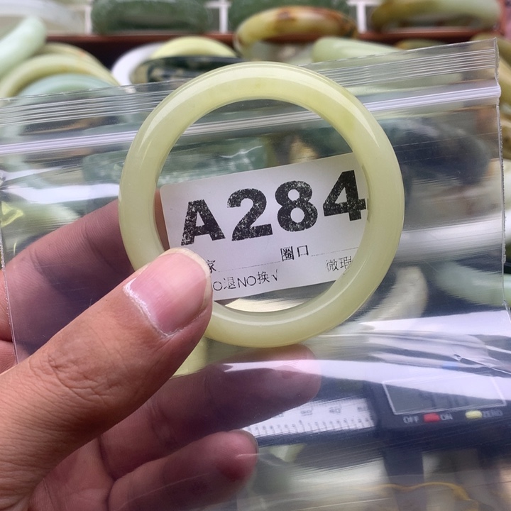 s****未镶嵌蛇纹石玉手镯