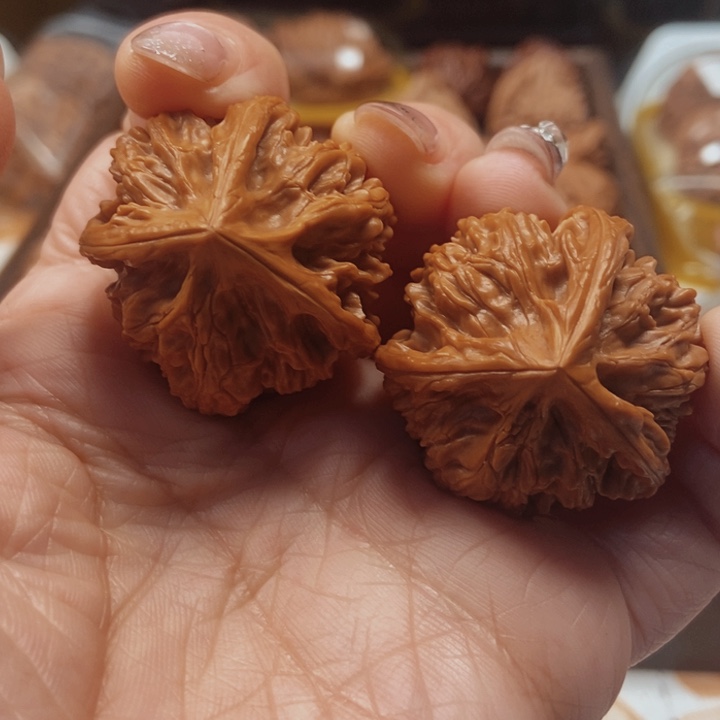 黎***樾文玩核桃吊坠盘山