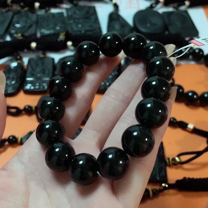 翡翠颈饰未镶嵌六*，