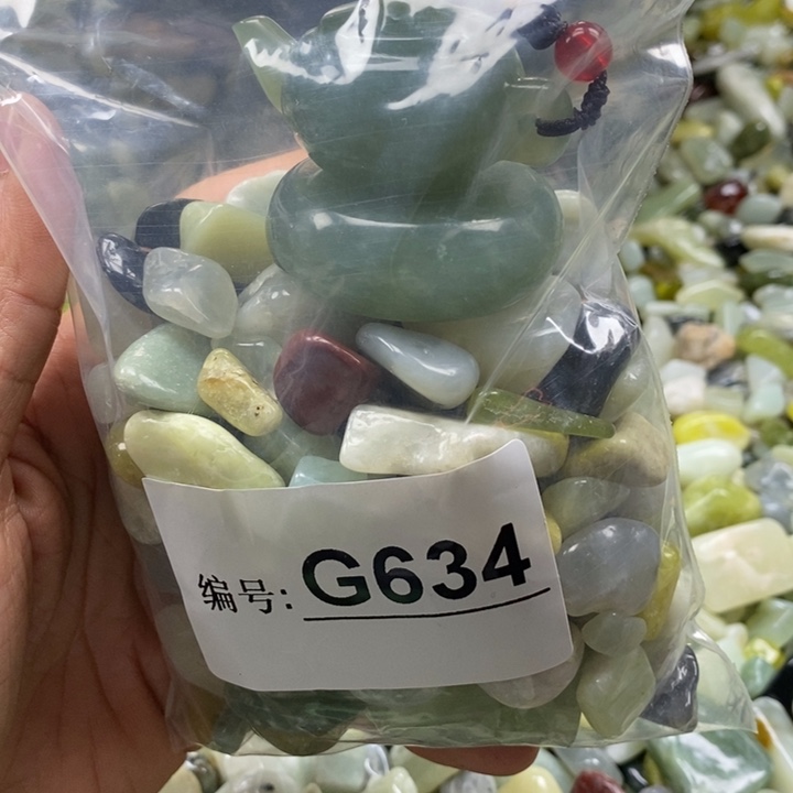 蛇纹石玉鱼缸石未镶嵌