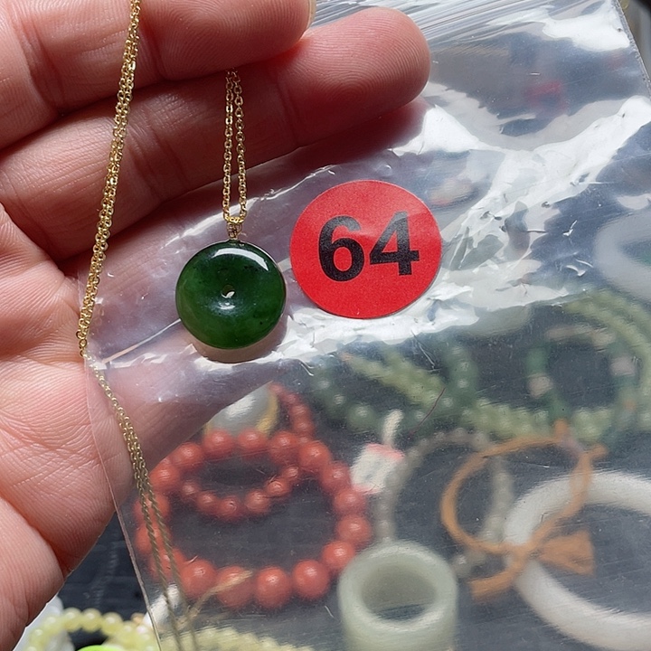 和田玉吊坠18K金镶嵌小**妈