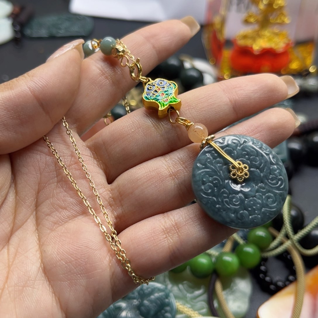 翡翠颈饰未镶嵌翡翠