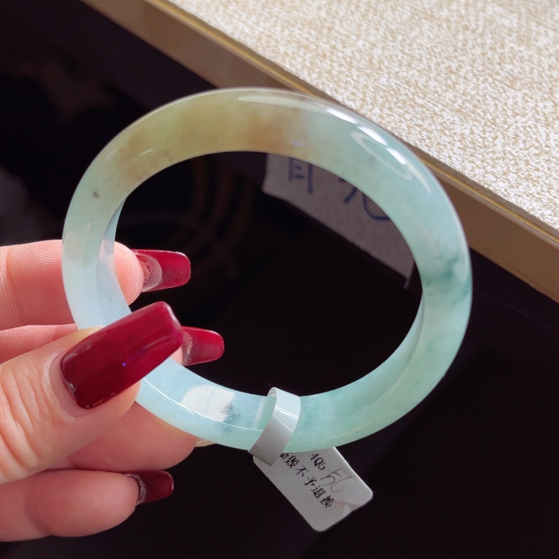 翡翠手镯未镶嵌手镯