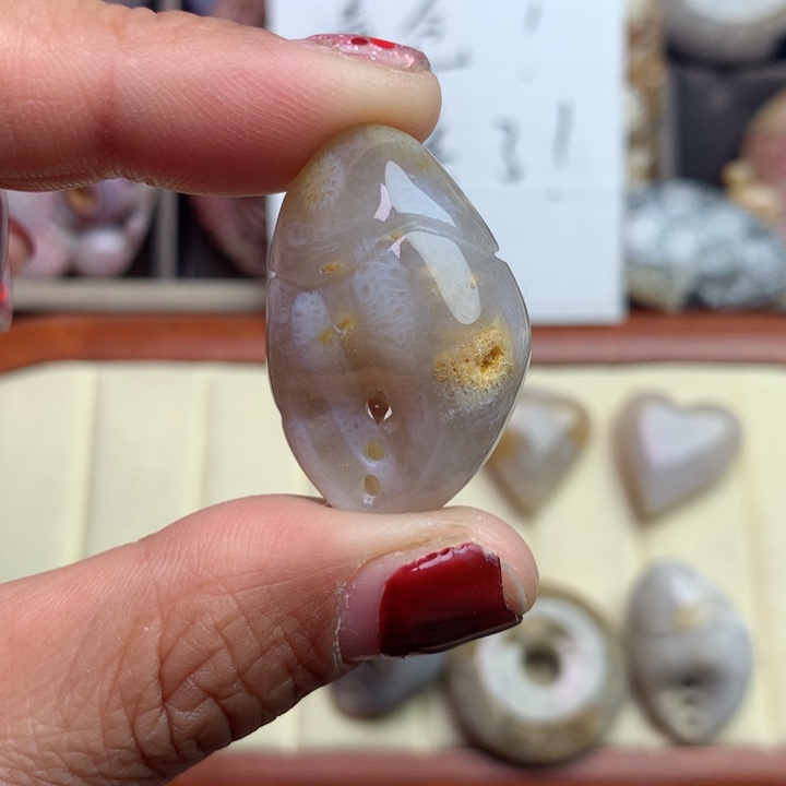 硅化珊瑚（珊瑚玉）颈饰未镶嵌