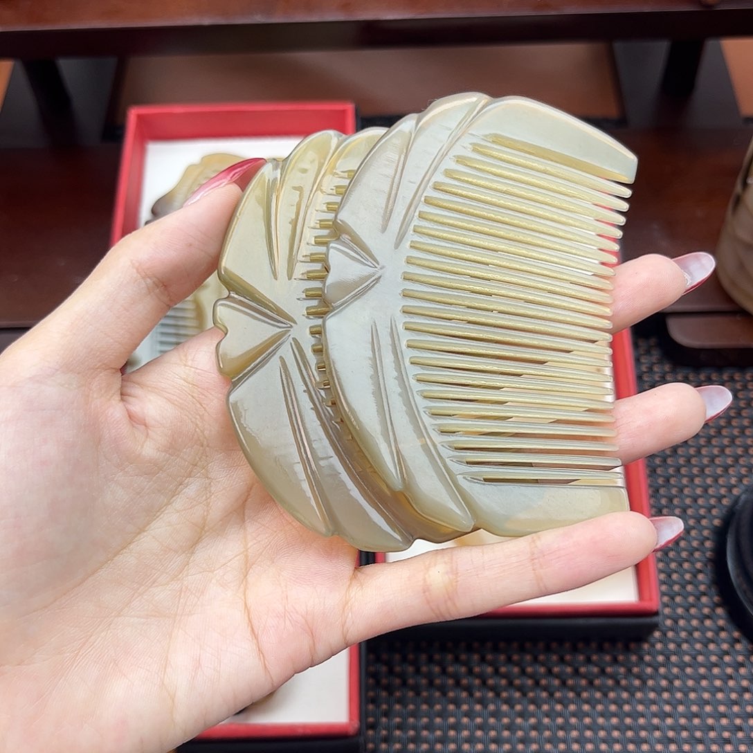 手工制作纯牛角梳子