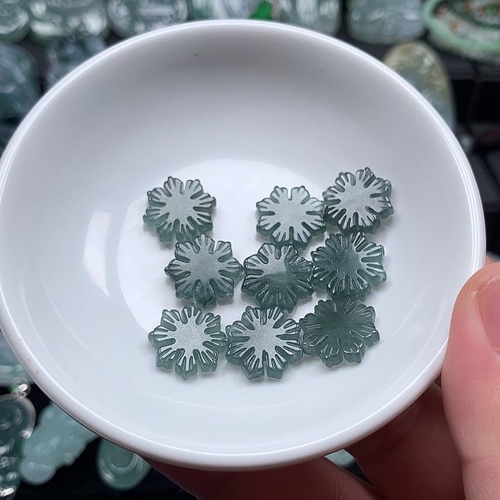 翡翠未镶嵌颈饰翡翠首饰