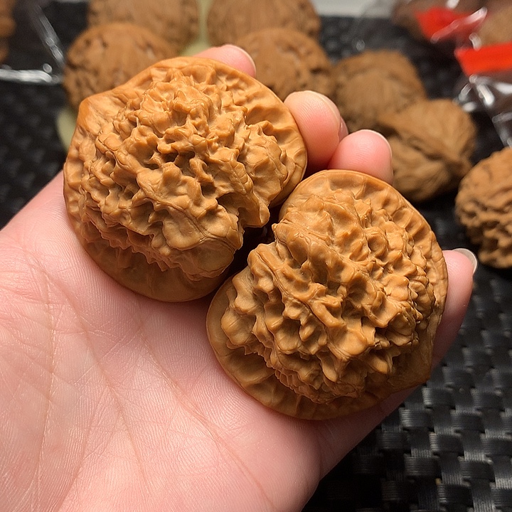 h***f吊坠文玩核桃不退