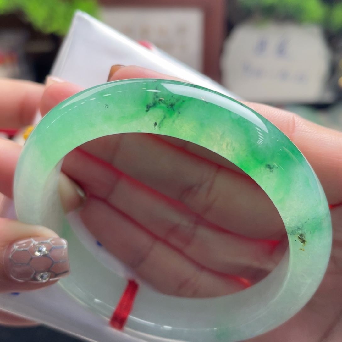 翡翠未镶嵌手镯52.7冰绿起光 