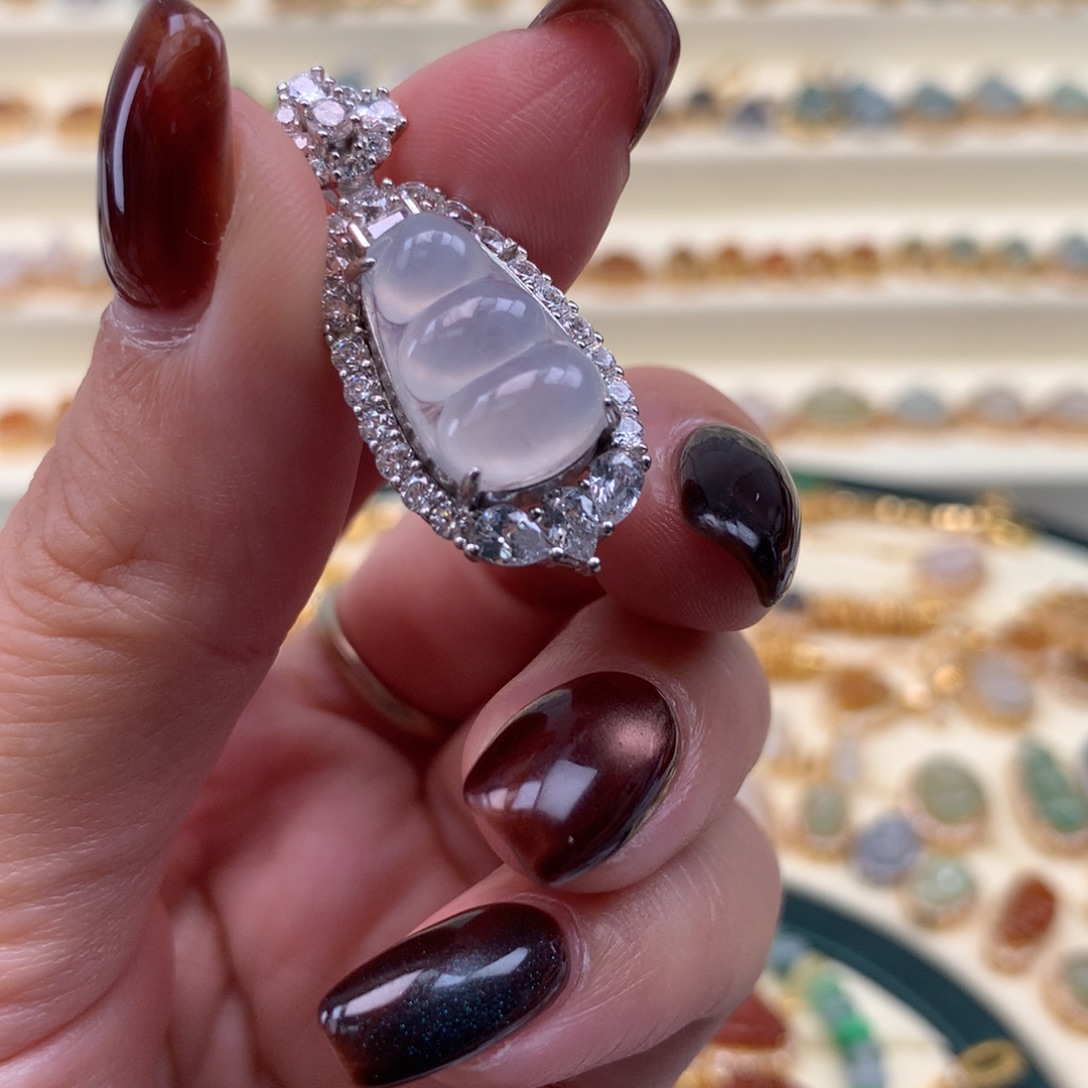 翡翠银S925镶嵌颈饰豆子