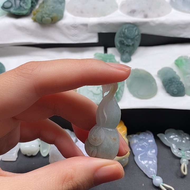 翡翠未镶嵌颈饰翡翠首饰