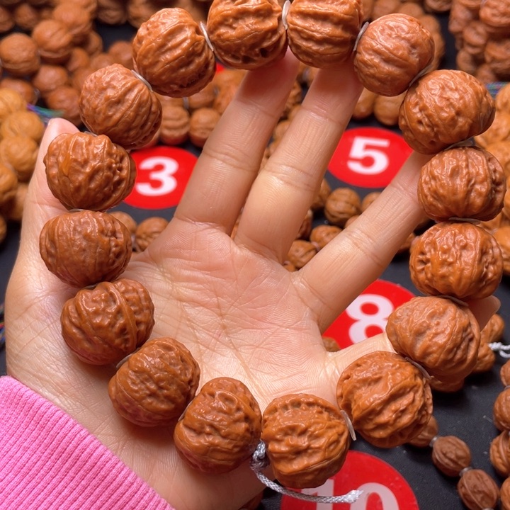 文玩核桃吊坠红皮元宝