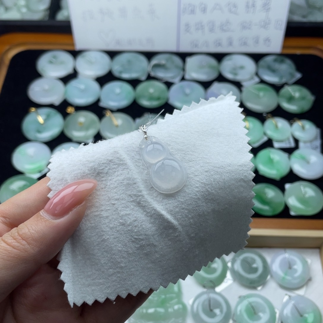 翡翠颈饰18K金镶嵌葫芦