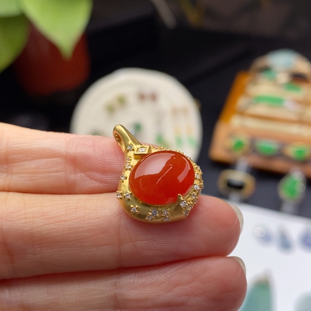 定制翡翠18K金镶嵌吊坠