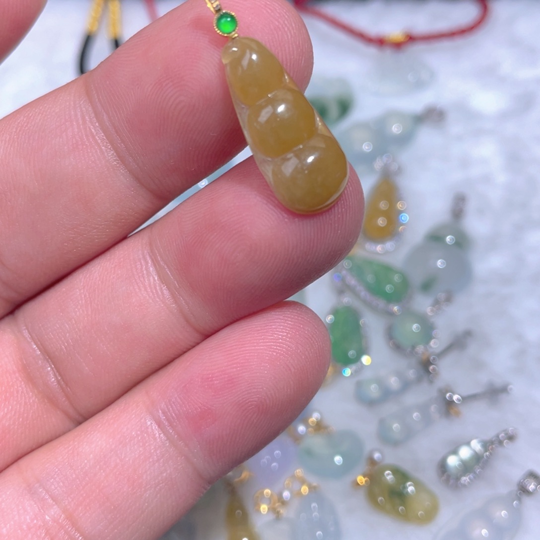 翡翠18K金镶嵌颈饰