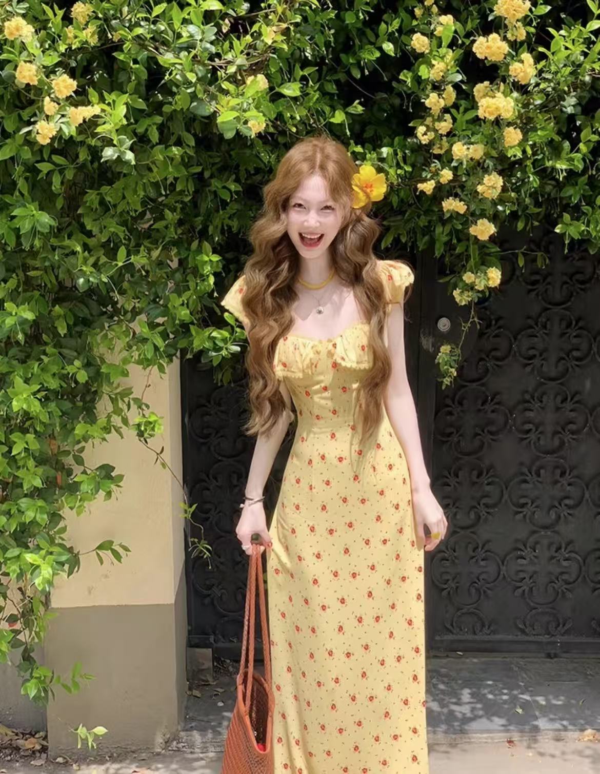 3j22-631夏季新款法式复古荷叶边设计感收腰无袖碎花吊带连衣裙