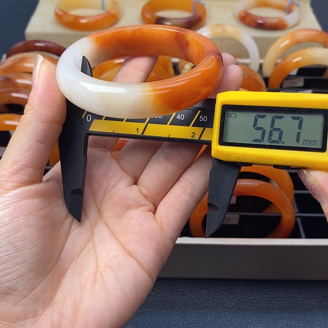 未镶嵌石英质玉（黄龙玉）手镯113号
