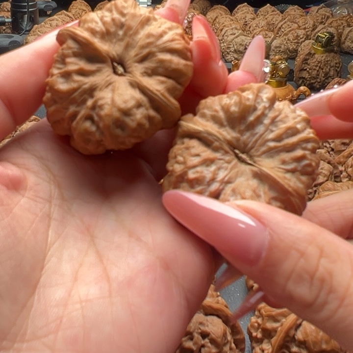 A***臣文玩核桃吊坠文玩核桃文玩核桃