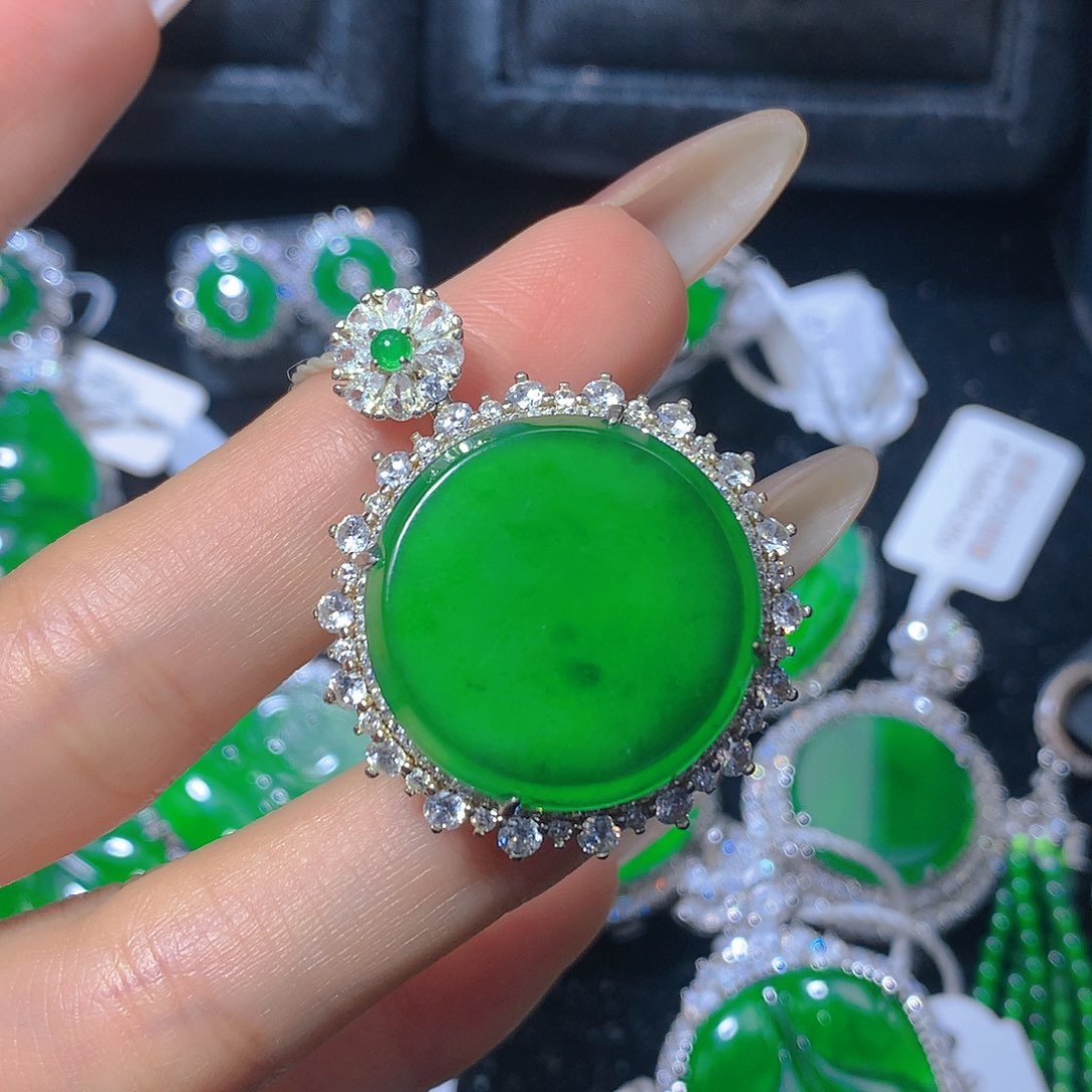 翡翠颈饰银S925镶嵌翡翠