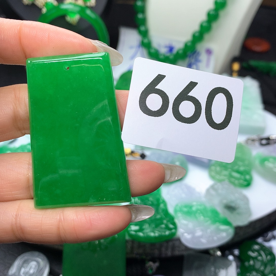 翡翠吊坠(赠链)未镶嵌