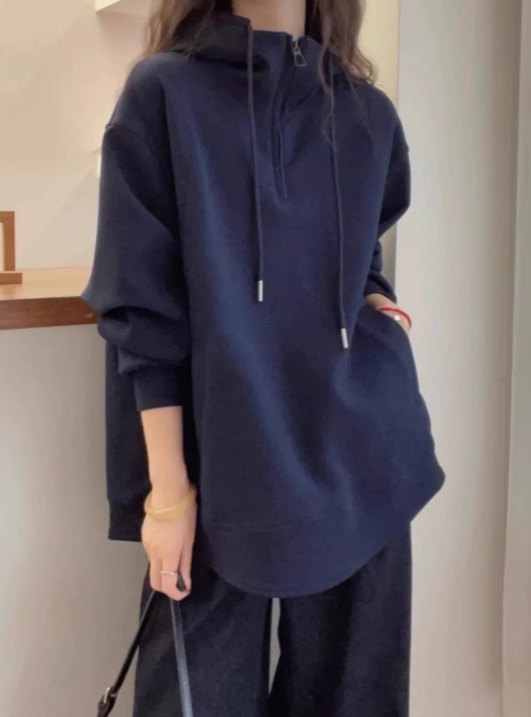 孕妇装2025年秋冬新款时尚百搭连帽卫衣宽松遮肉卫衣大码上衣6511