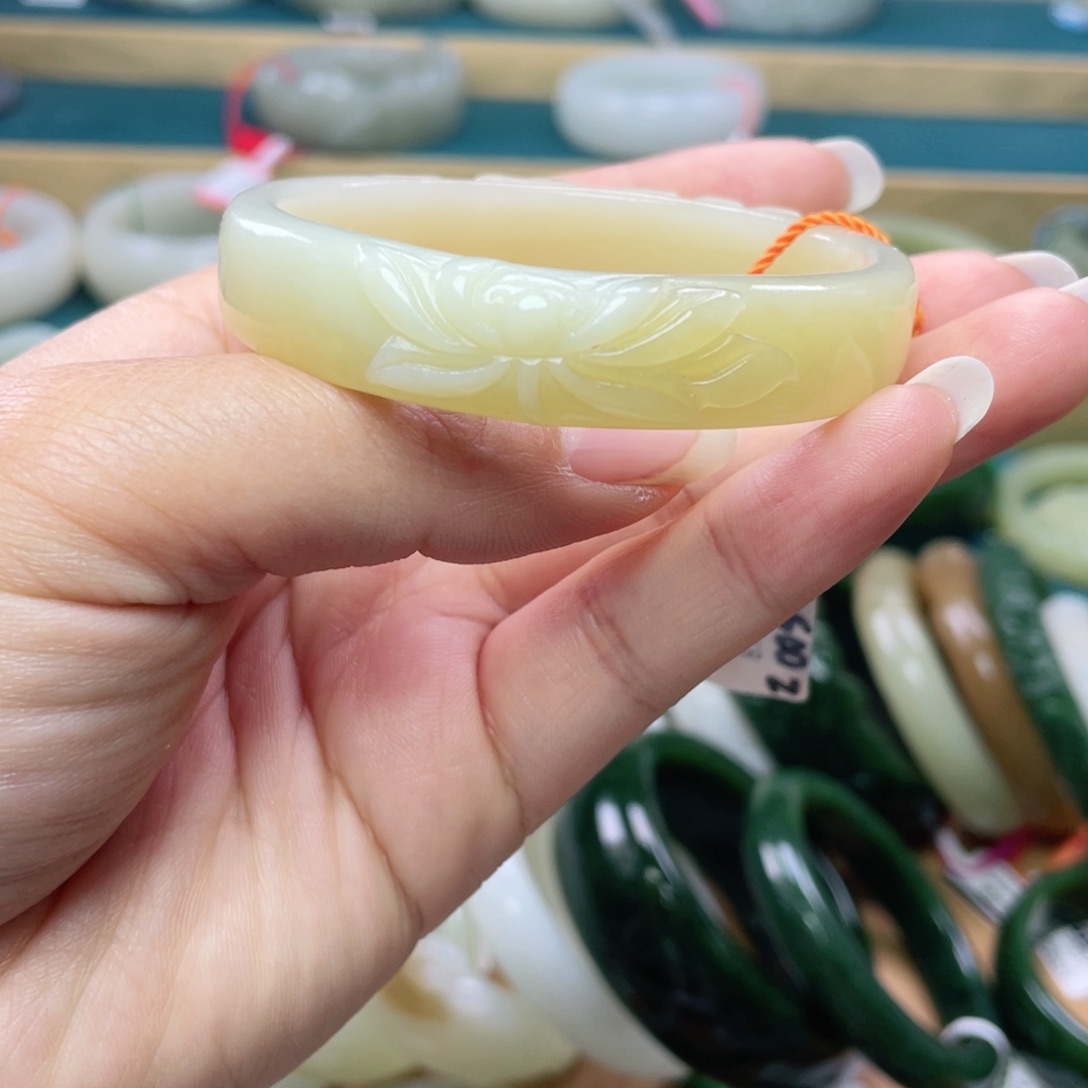 未镶嵌手镯（贵妃镯）和田玉圈口55