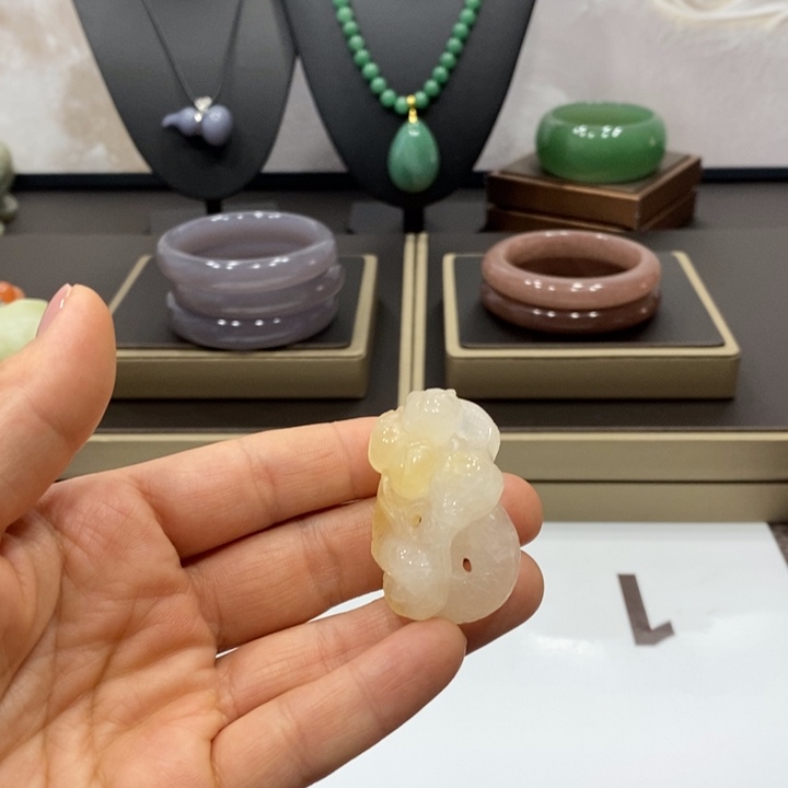东陵石手镯未镶嵌