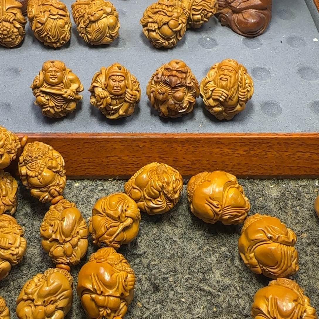 橄榄核吊坠几****斯………………