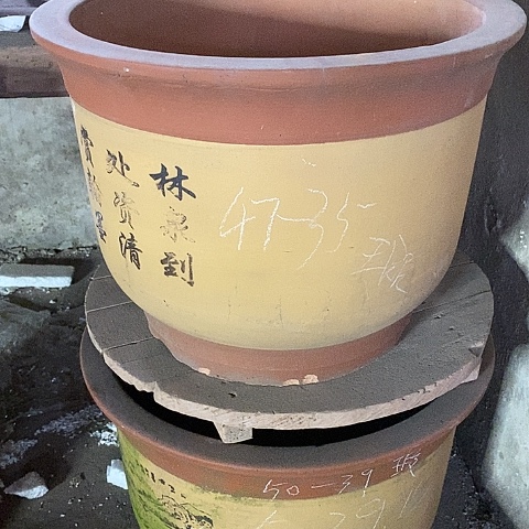 中国宜兴紫砂花盆，