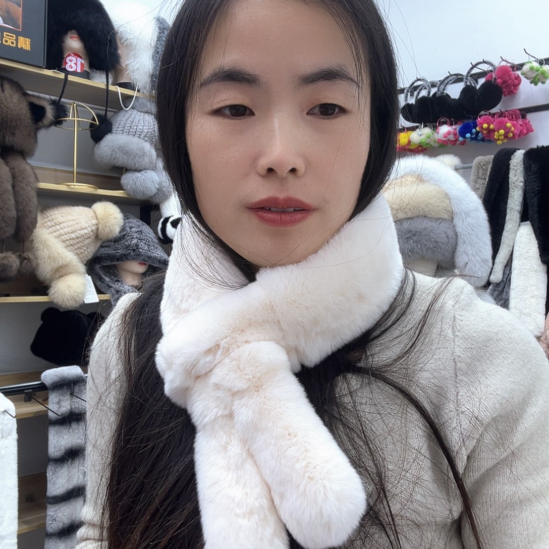 兔皮米色兔毛耳朵围巾