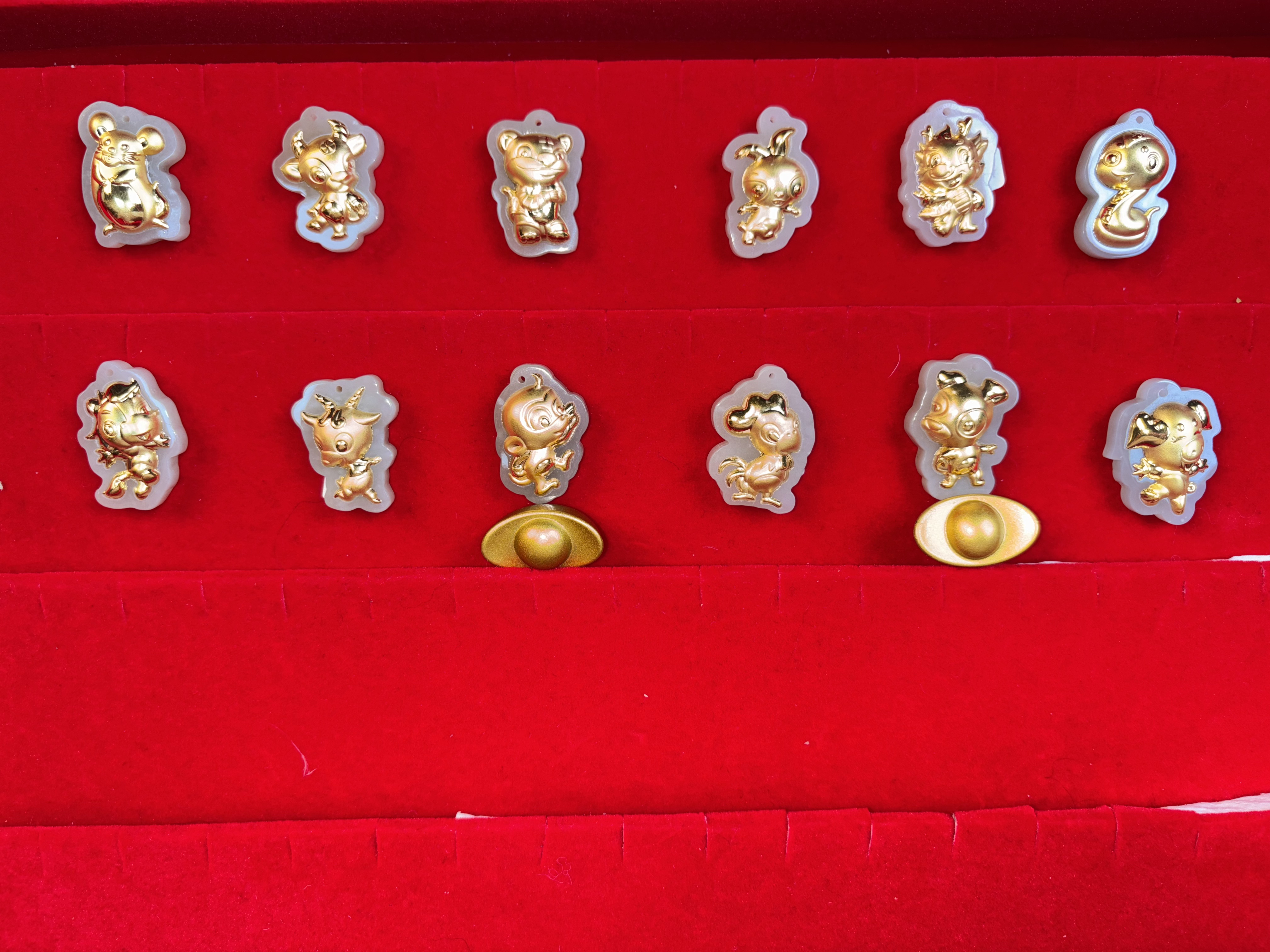 十二生肖玉镶金吊坠加四大财库黄金手机贴直播