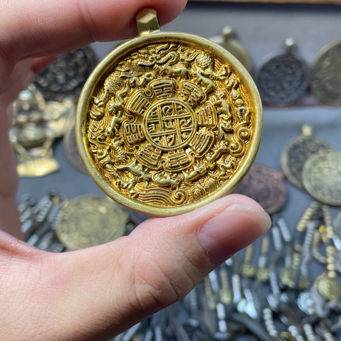 一个福利扎基拉姆雕刻老黄铜