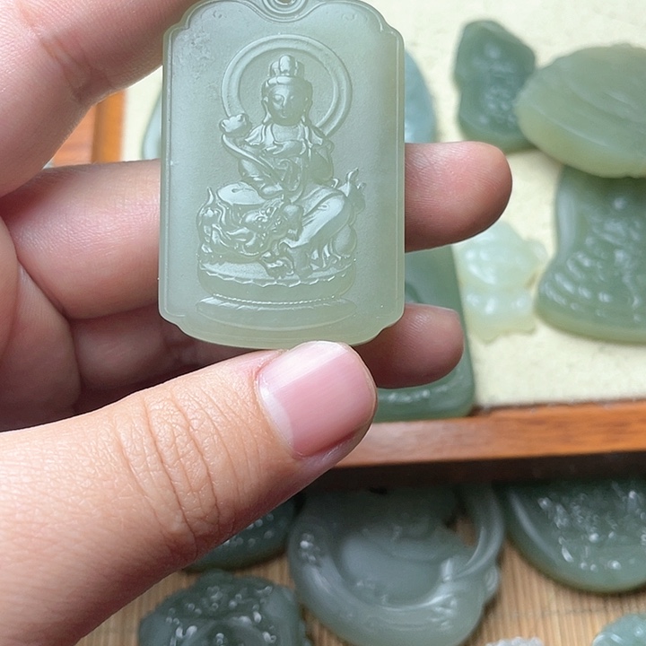 和田玉颈饰未镶嵌芵*花