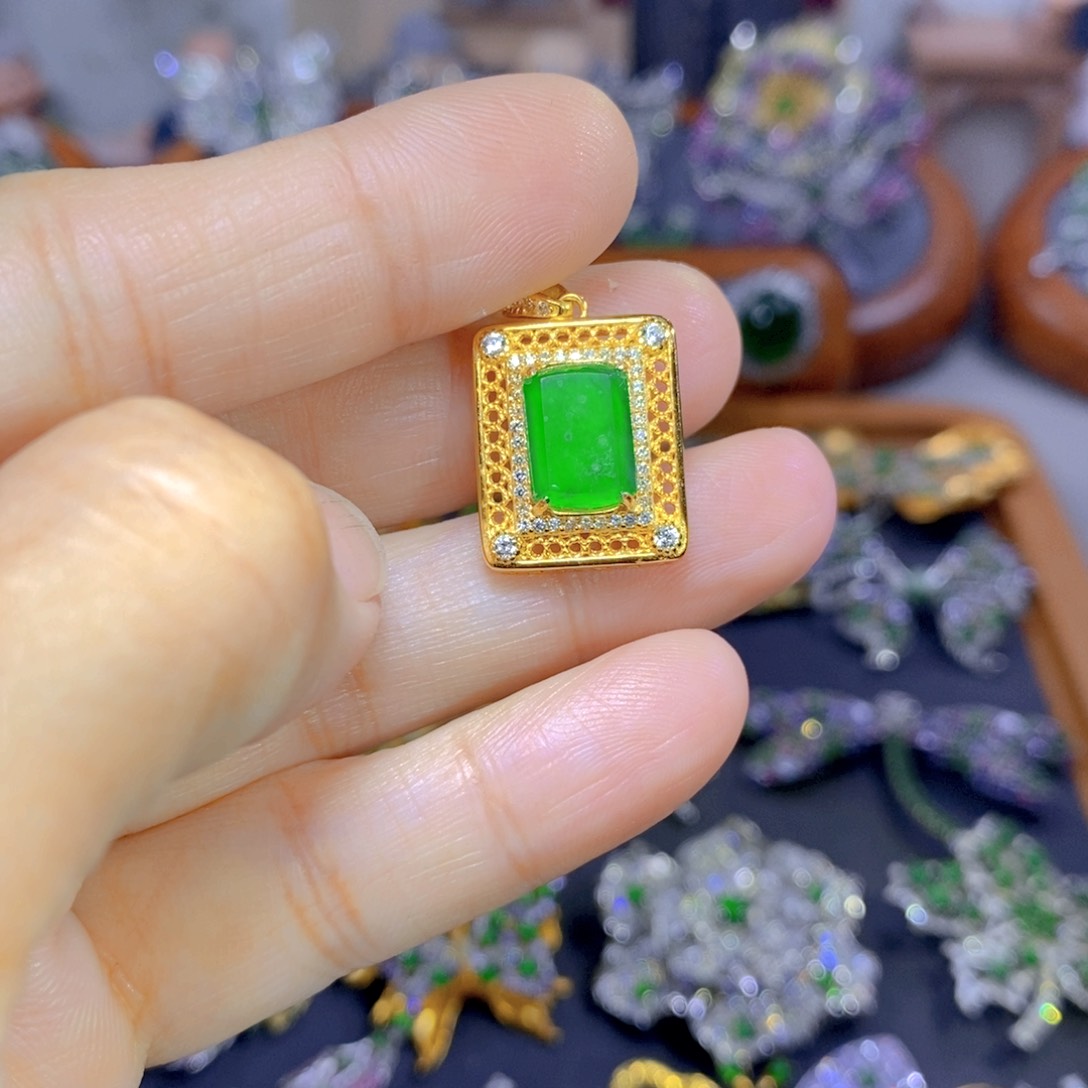 翡翠颈饰银S925镶嵌天然翡翠