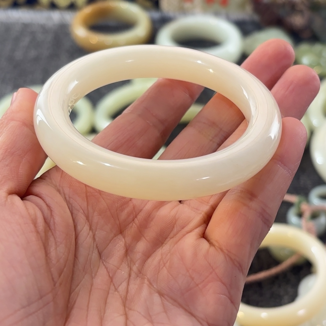 和田玉（糖玉）未镶嵌手镯