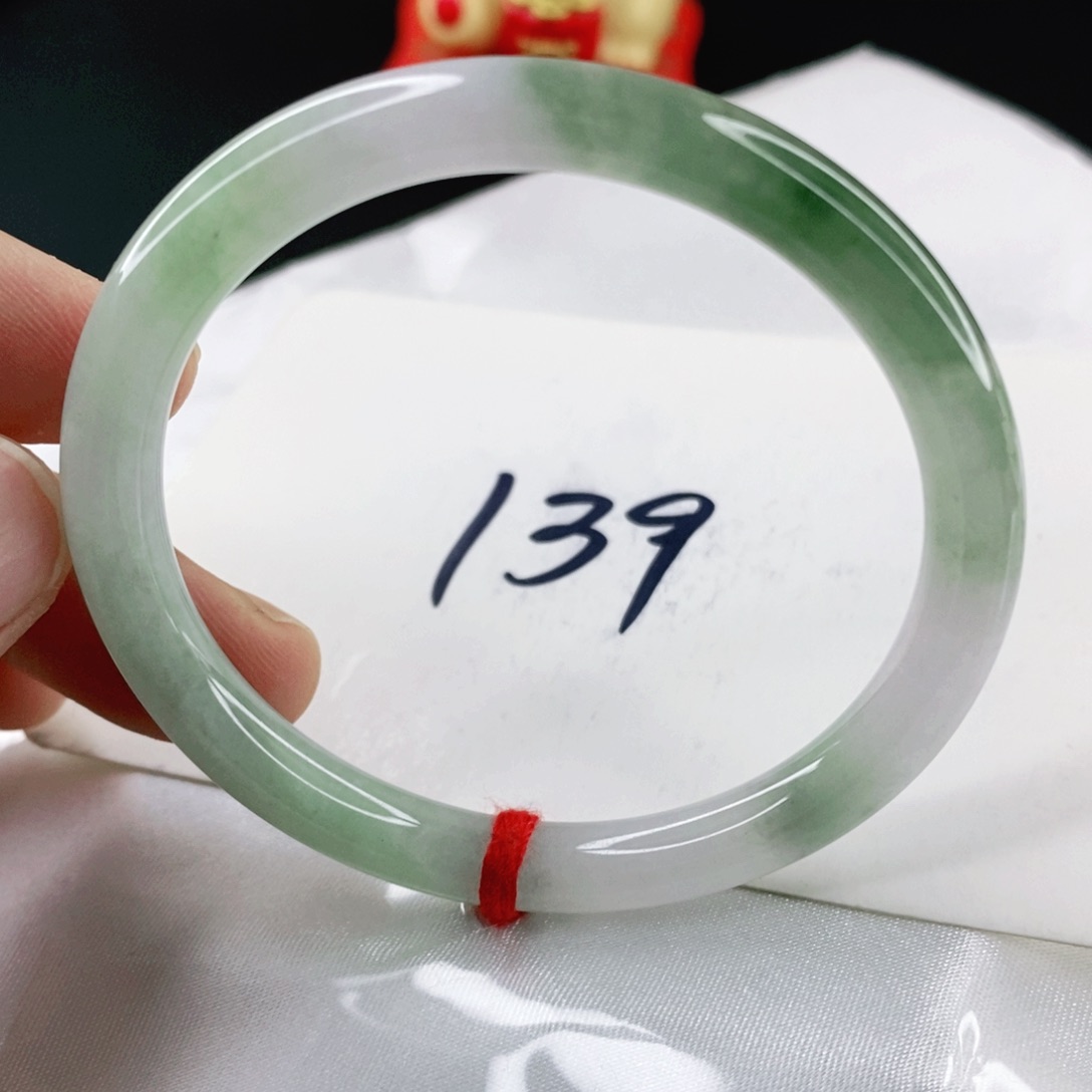 翡翠手镯未镶嵌52.5圈口圆条