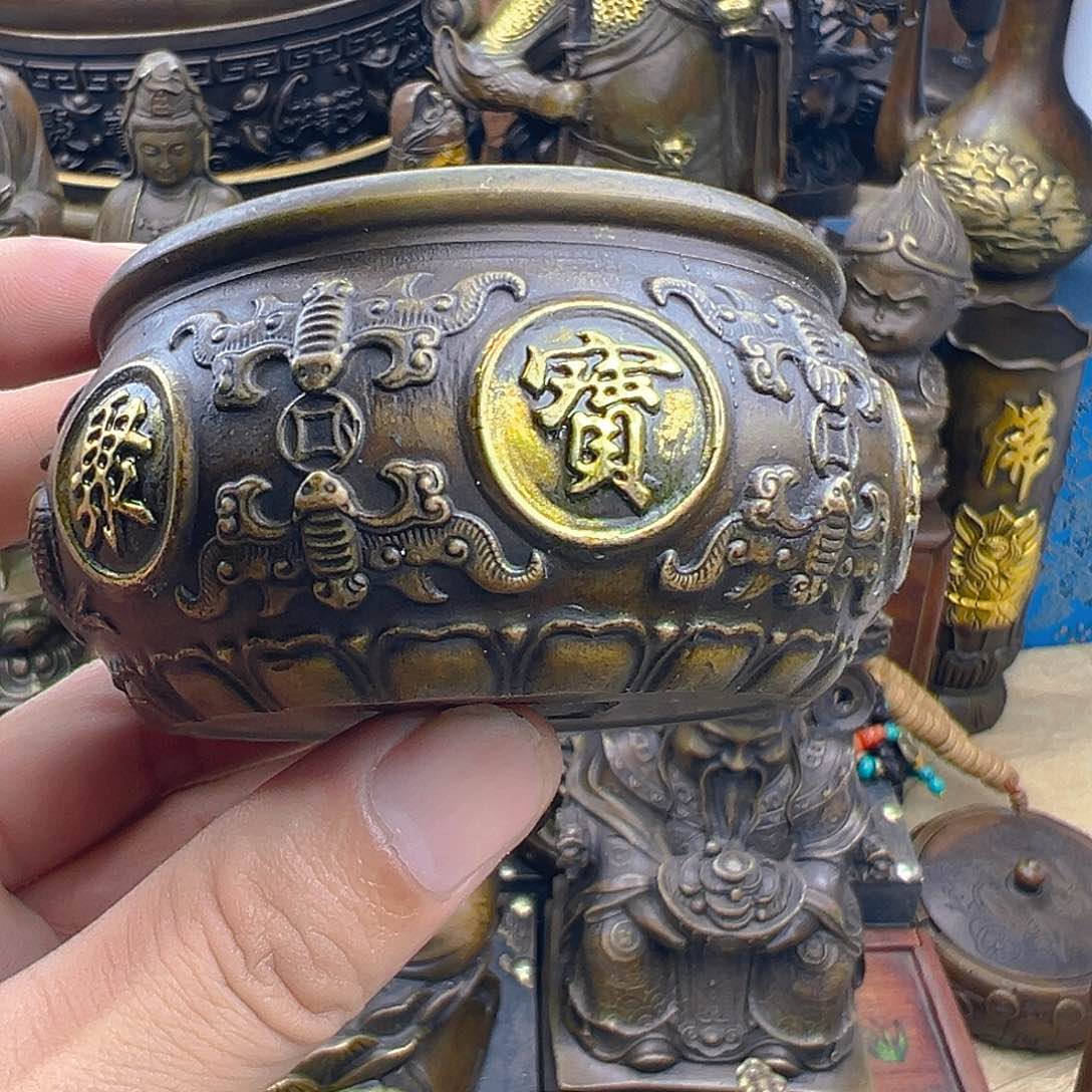 铜工艺美术品等多家艺术机构收藏