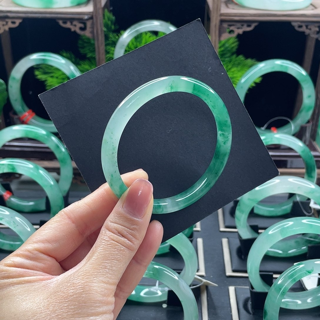 石英质玉未镶嵌手镯