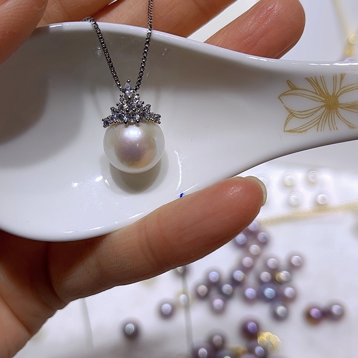 淡水珍珠白珠银色冰雪女王吊坠银S925镶嵌