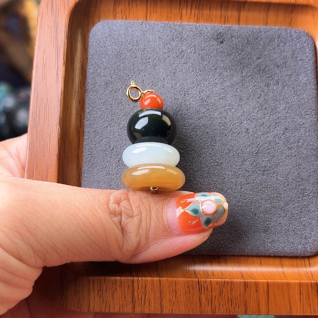 颈饰未镶嵌和田玉