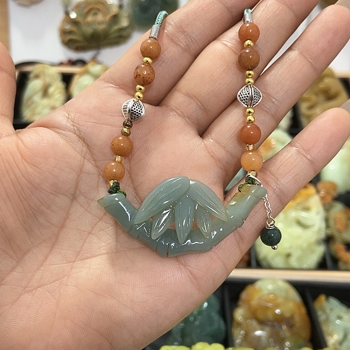 蛇纹石玉挂件未镶嵌