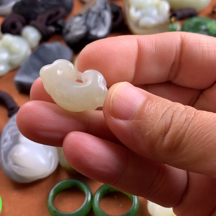 未镶嵌和田玉挂件